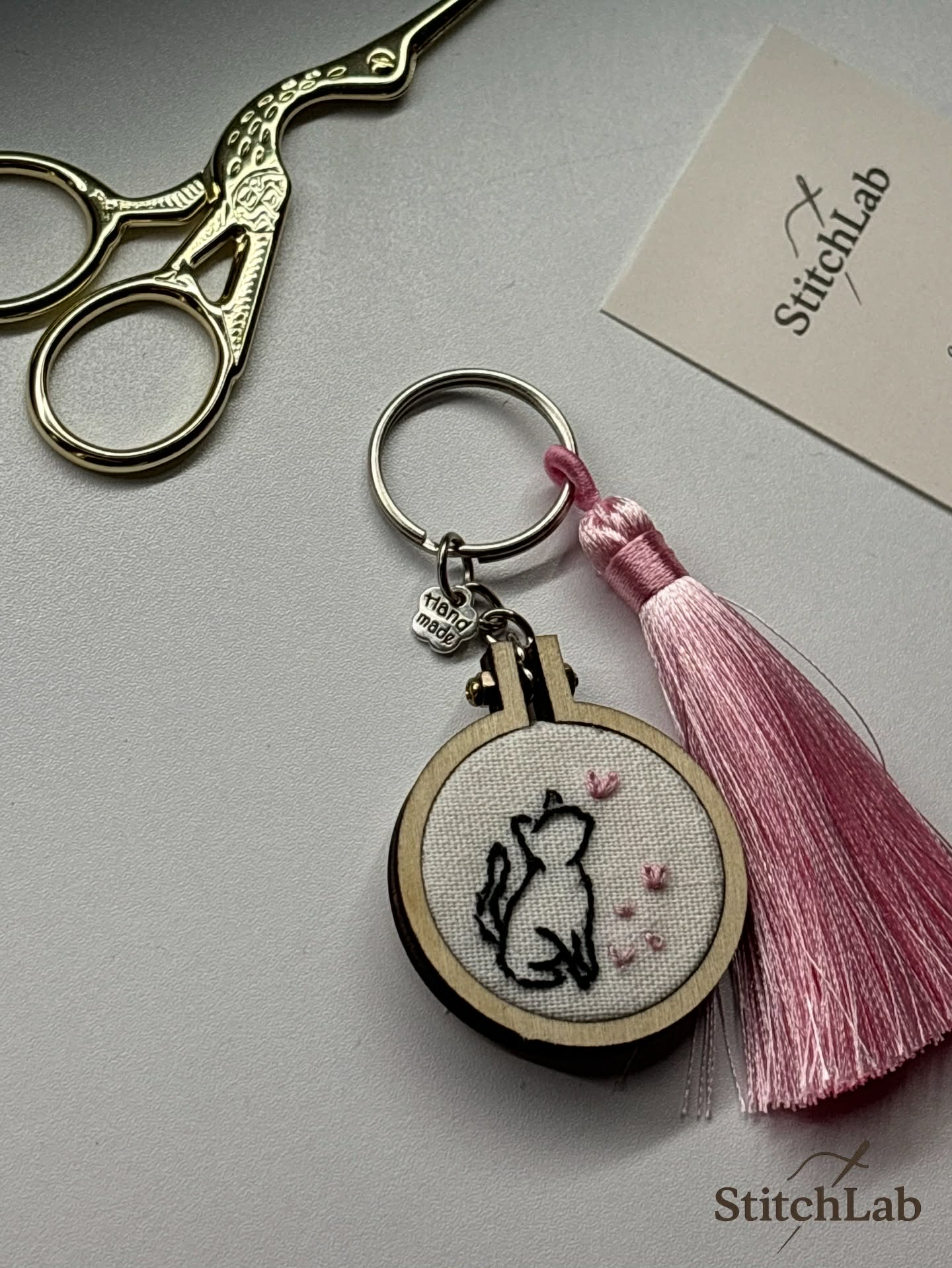 Ručni vezeni privjesak